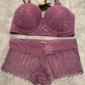 Plus Size Bra Set - Size 42D/XL